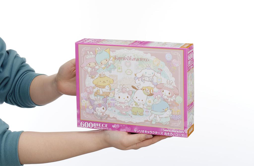 BEVERLY 600-Piece Jigsaw Puzzle, Sanrio Characters, Matching Outfits (38x53cm), Made In Japan, 600-027