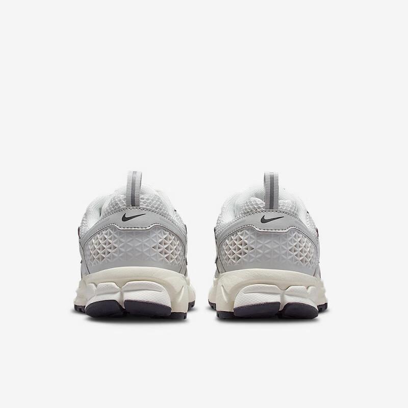 Nike Женские беговые кроссовки Vomero 5 BG 1
