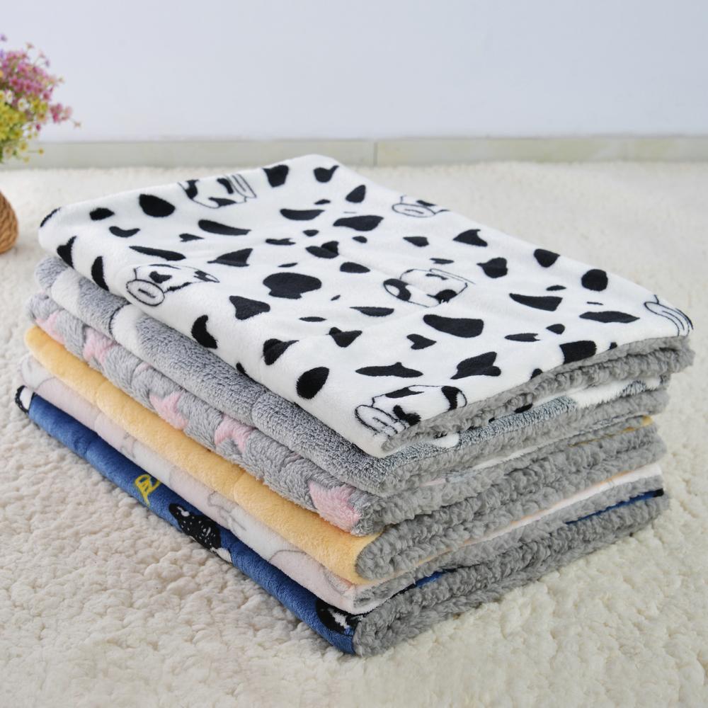 Коврик для кровати для домашних животных Ультрамягкий моющийся коврик для кровати для домашних животных для маленьких, средних и больших собак Двусторонний флисовый ящик для собак Коврик для питомника Кошачья кровать Фланелевое толстое одеяло