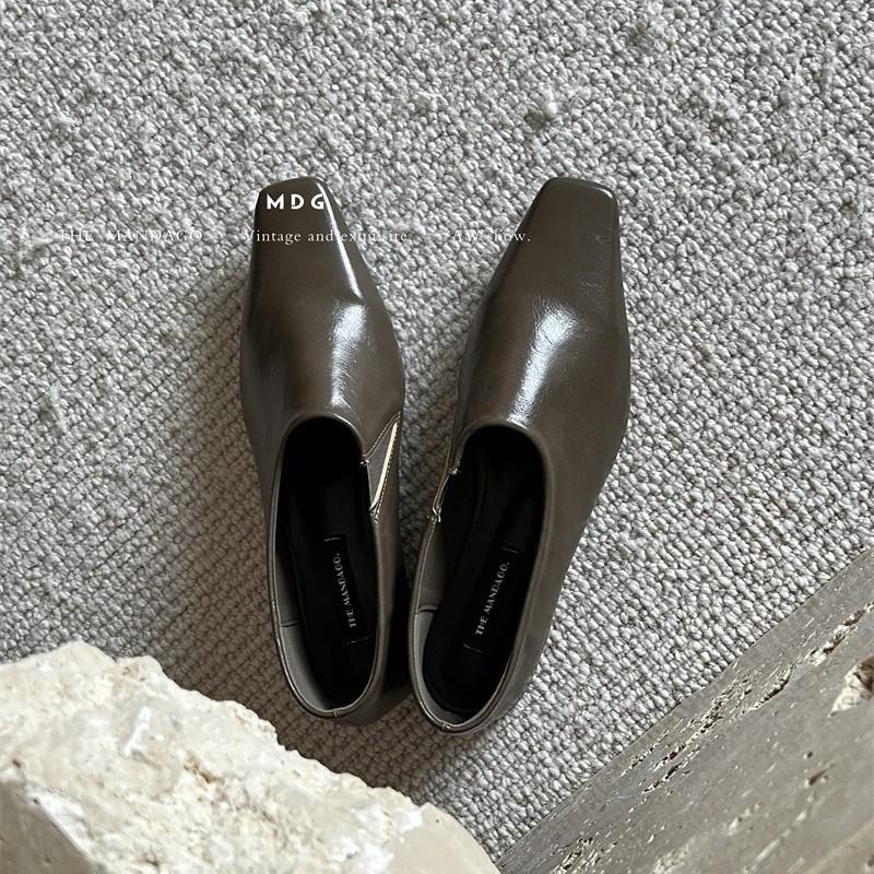 Туфли из мягкой кожи на квадратном каблуке в стиле ретро 2024 года