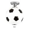 Светодиодные потолочные светильники в виде футбольного мяча освещают футбольный бар стильным потолочным светильником для футбольного клуба