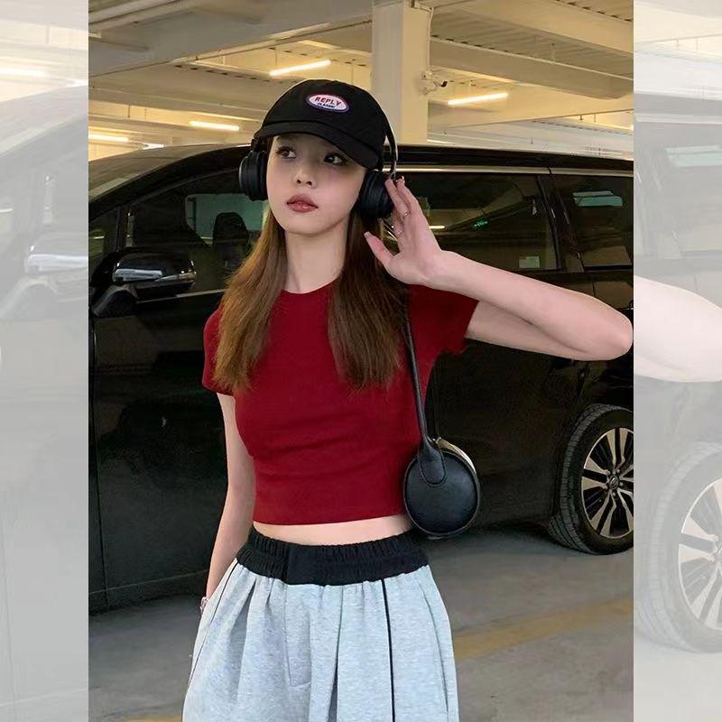 Лето 2023 г. Женские модные облегающие укороченные топы с короткими рукавами — европейский, американский, корейский стили