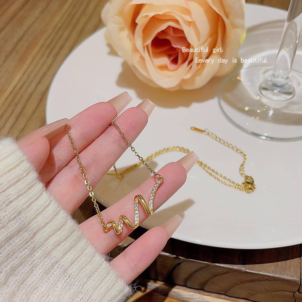 Горячее ожерелье из нержавеющей стали, ювелирные изделия, женская мода, темперамент, линия подвесного светильника, роскошь, ниша, стойкий цвет, ключичная цепочка.