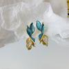 Новый тренд Эмалевые серьги-пусеты в форме бабочки Уникальный дизайн Бело-зеленый цвет Животные Маленькие серьги Женские необычные серьги