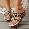 Мода 2025 Новые женские шлепанцы с открытым носком больших размеров Летние леопардовые сандалии-платформы через палец Уличные горячие продажи Повседневные домашние шлепанцы