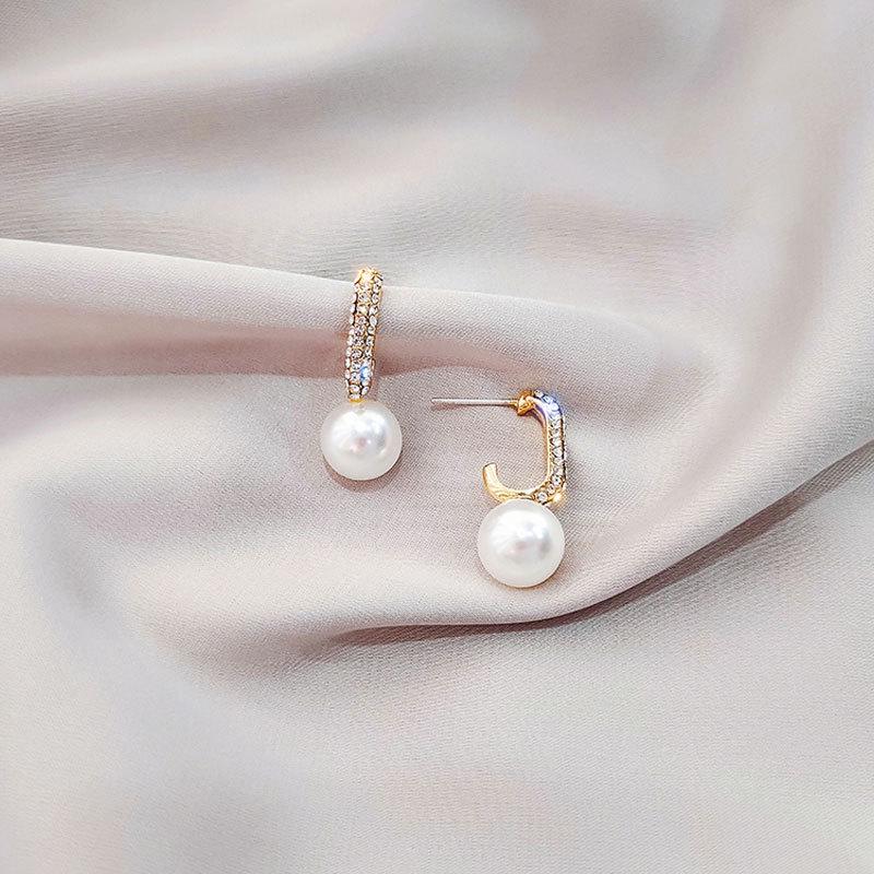Korean S925 Sterling Silver Pearl Stud Earrings - Trendy and Elegant Design