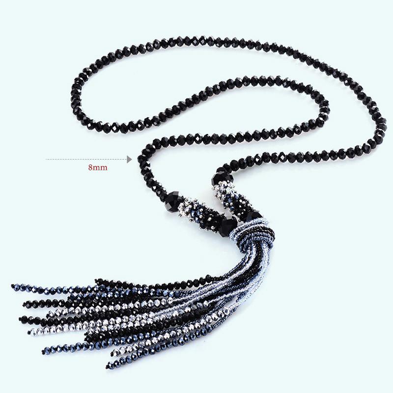 Прекрасное ожерелье с бисером различных расцветок