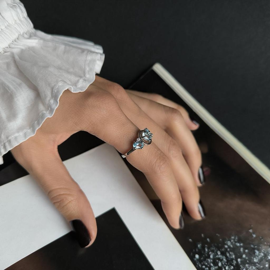 Серебряное кольцо с натуральным топазом 1.707ct, вес изделия 3,08 гр (2194521)