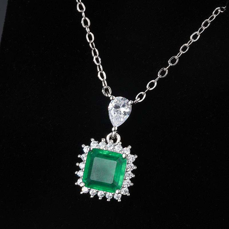 Темпераментное ожерелье с драгоценностями, красочное сокровище, популярная роскошь, инкрустированный имитацией изумруда, ретро, цепочка для ключицы, ожерелье с подвеской