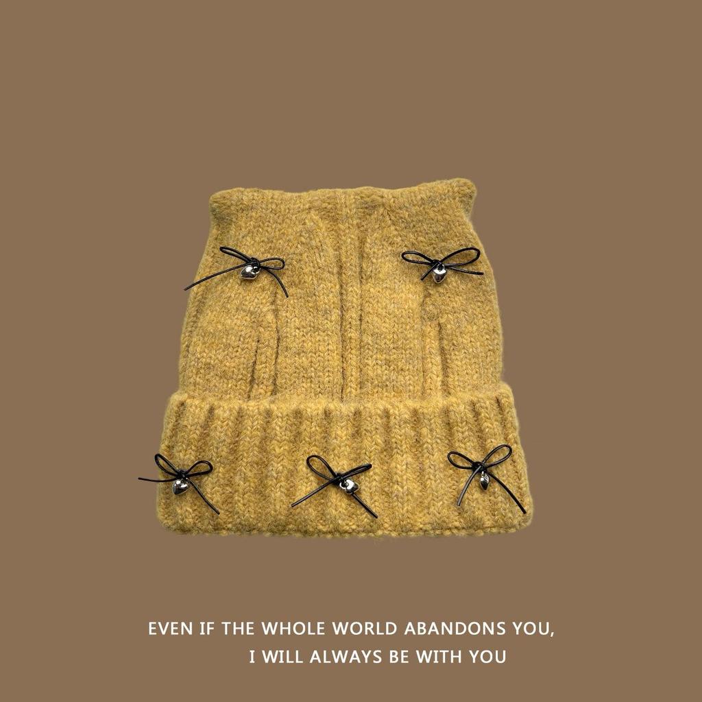 Вязаная шапка с кошачьими ушками на осень/зиму 2025 - Теплая и универсальная, с дизайном в виде банта, который подчеркивает лицо