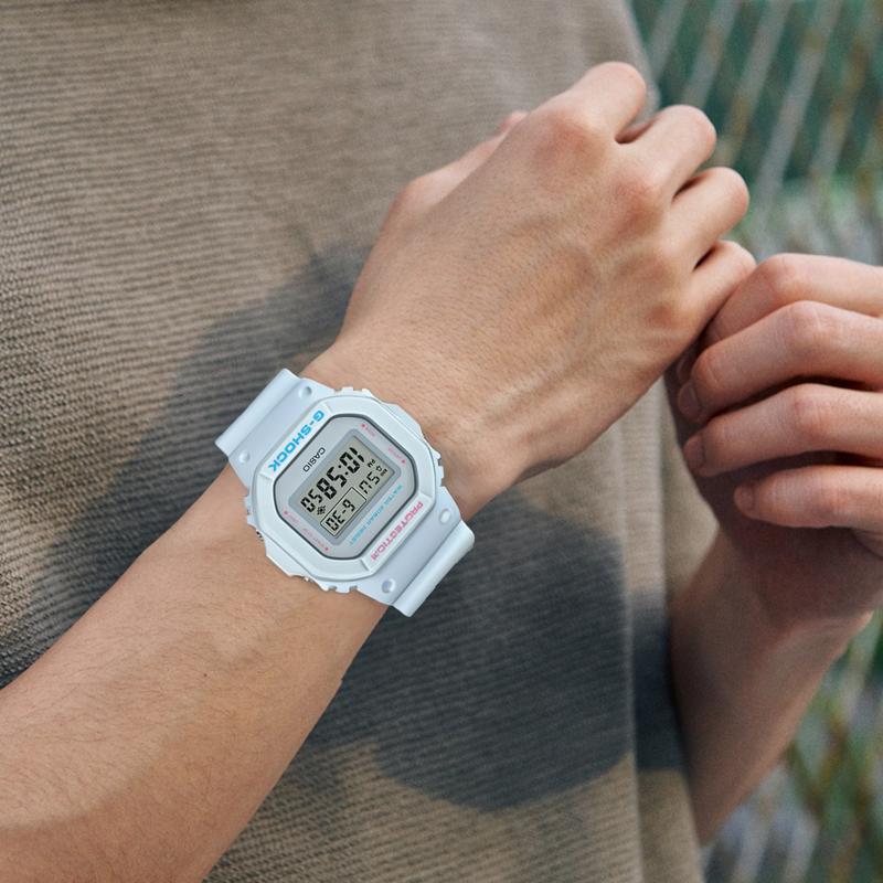 Casio Серия 5600, водонепроницаемость 200 метров, ударопрочность, ежечасный сигнал, многофункциональная сигнализация, полностью автоматический календарь, кварцевый механизм, DW-5600SC-8PRB