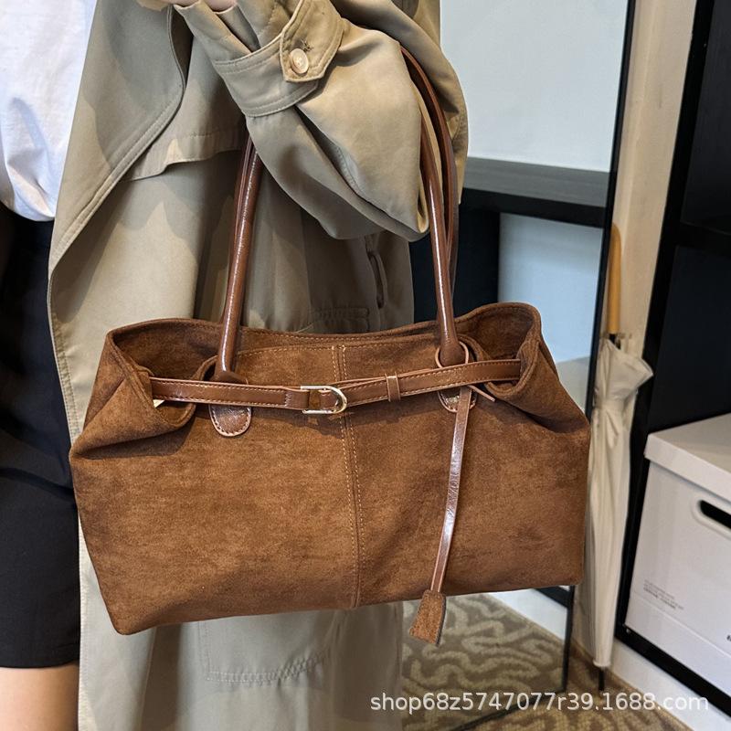 Осень и зима ретро большая вместимость замшевая бархатная сумка женская 2025 новая повседневная сумка-шоппер на плечо для поездок на работу