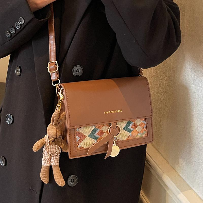 This Year'S Popular Bags Are High-End Textured Messenger Bags, Fashionable Retro Versatile Shoulder Small Square Bags.