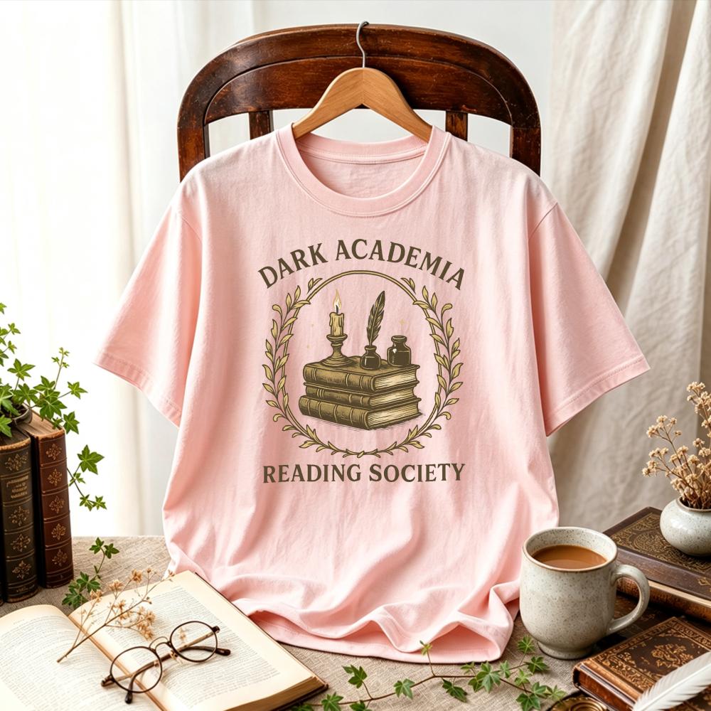 Женская футболка Dark Academia Reading Society Винтажная Книга Перо Свеча Венок Книголюб Ретро Литературный Коттеджкор Повседневные Топы
