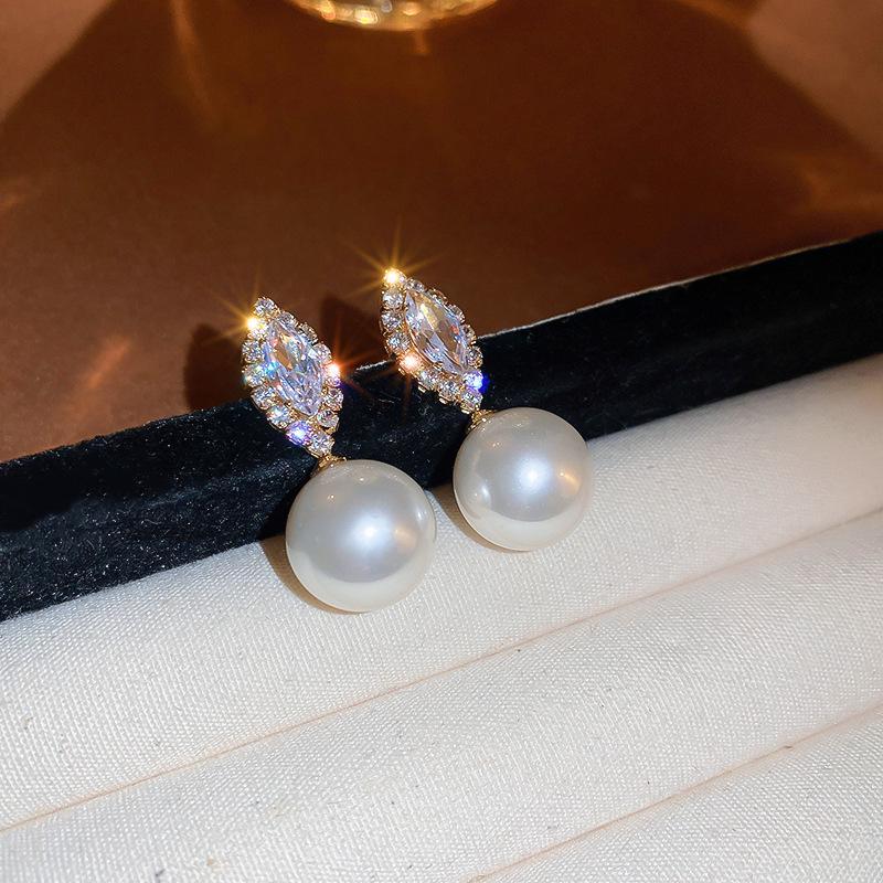 Elegant Zircon Pearl French Retro Luxury Earrings 2025