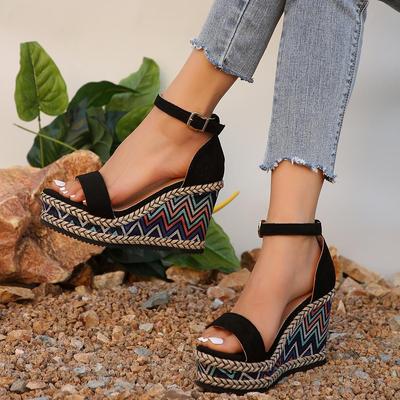 Женские босоножки на танкетке, босоножки на платформе с черной пряжкой на высоком каблуке 5–8 см, новинка 2024, стильная винтажная резиновая подошва, летняя подкладка из искусственной кожи