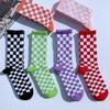 Мужские носки Chessboard Street Fashion из хлопка средней длины - европейские и американские модные носки для скейтбординга в студенческом стиле