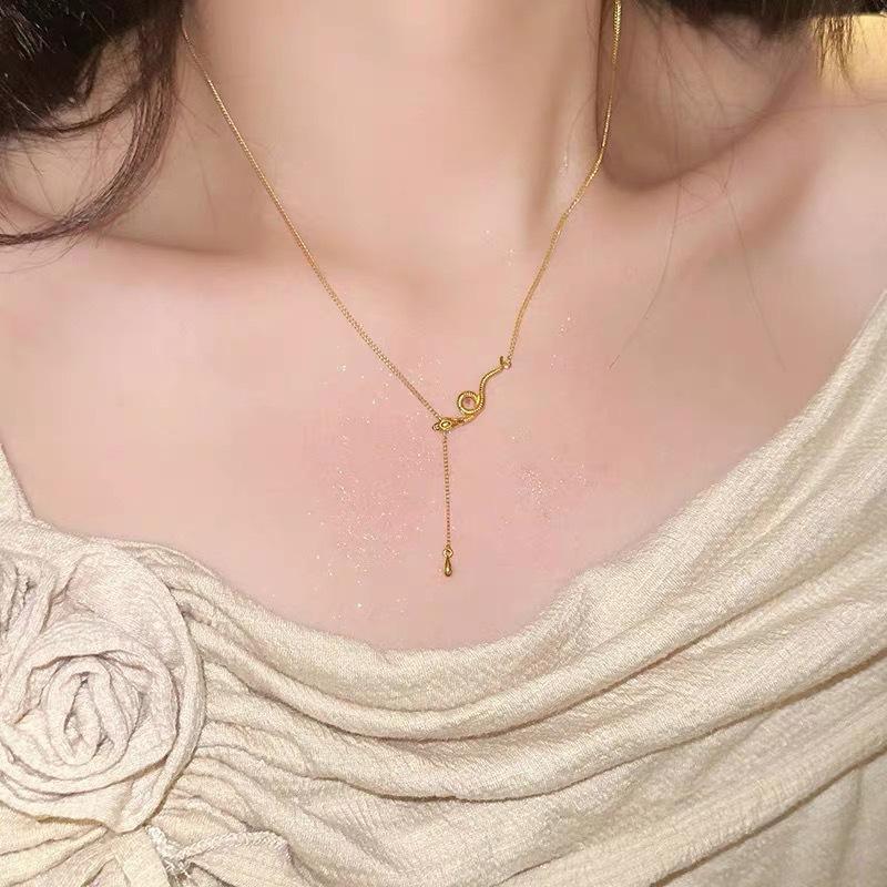 New Spirit Snake Coiled Necklace Female Explosive Fashion Light Luxury Design Personalized Versatile Neck Chain