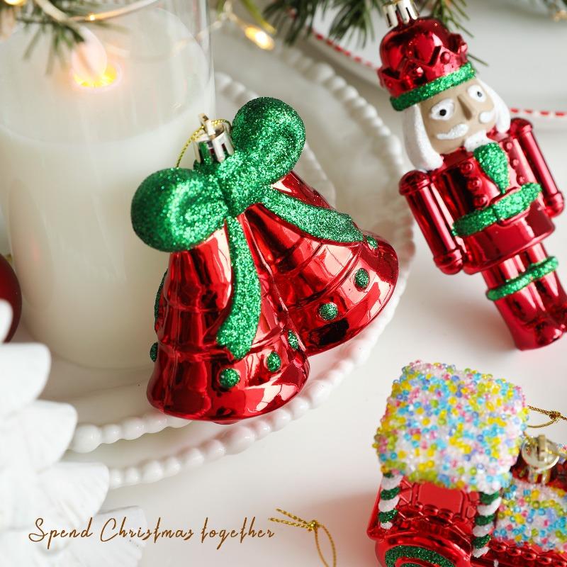 New red and green plastic pendant sticky powder cartoon Christmas pendant ins three-dimensional Christmas tree window decoration