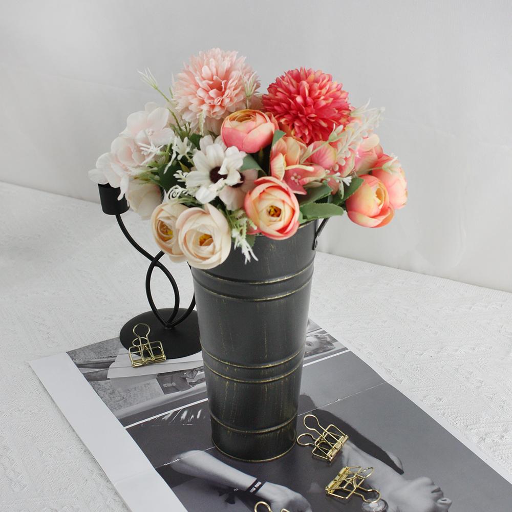 Набор из 3 предметов: железная винтажная черная ваза в европейском стиле и два искусственных букета для гостиной, кабинета и спальни