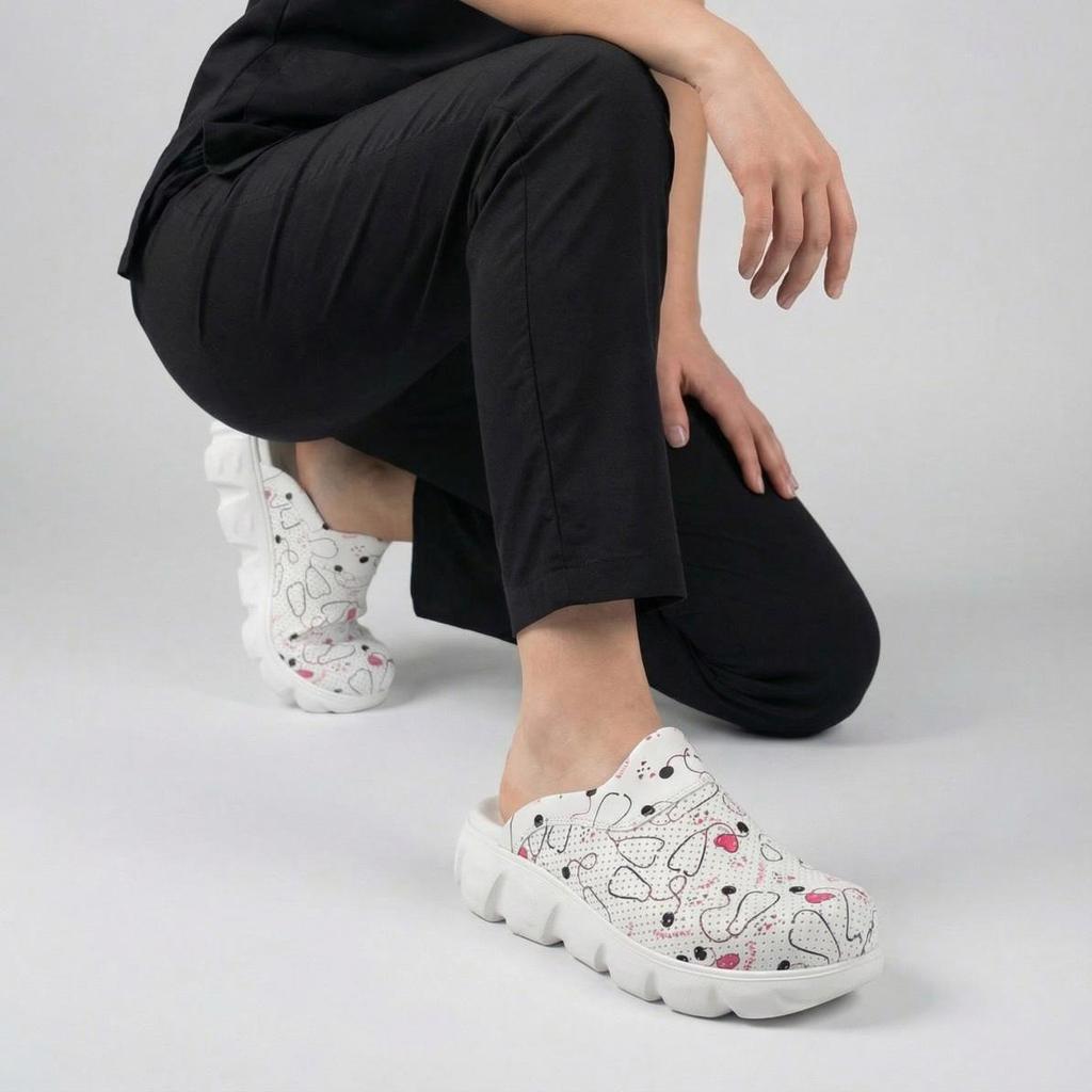 Women Light Sole Medical Clogs Sabo Hospital Shoes Non-Slip Slipper Nurse Doctor Midwife Surgical Sandals
