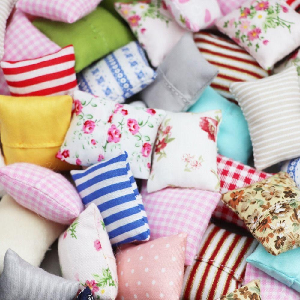 Аксессуары для кукольного дома Подушка в форме цветка в форме сердца Модель ролевой игры Моделирование Подушка в клетку Ob11