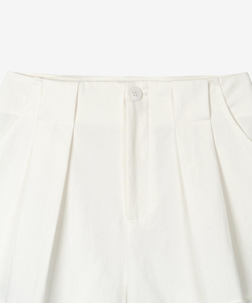 BASIKA Daily Double-Pleated Cotton Shorts (White)