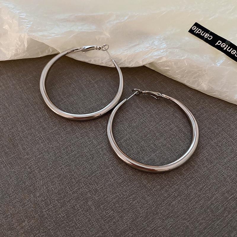 Silver Needle Style Circle Earrings - Simple Korean Metal Design, All-Match Earrings for a Celebrity Look.