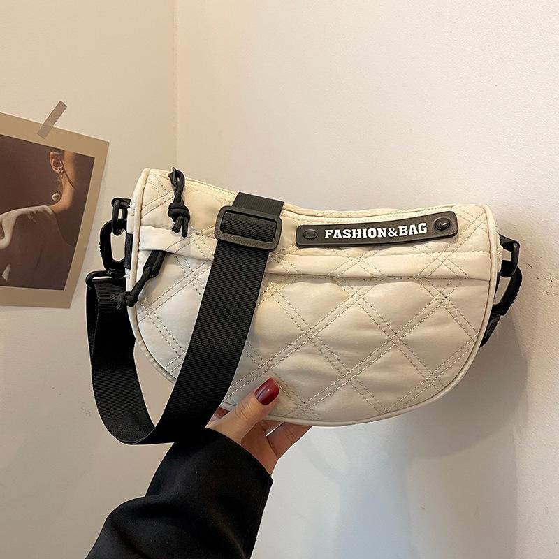 Новая коллекция осень-зима 2023 года: женская сумка через плечо с большой вместимостью, высококачественный дизайн, нишевый дизайн, сумка-седловидная сумка на одно плечо