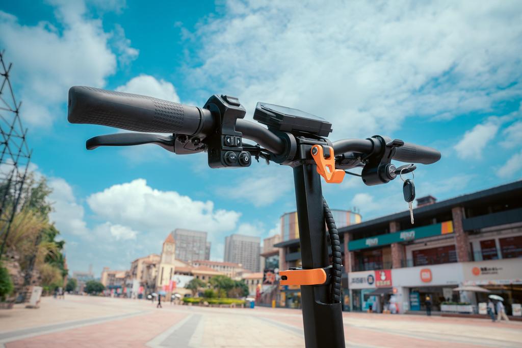 KuKirin G2 Pro 600W Motor 48V 15.6AH Battery Electric Scooter 6-light Safety System 45 Km/h Speed 58 KM Range 9" Tires E-Scooter