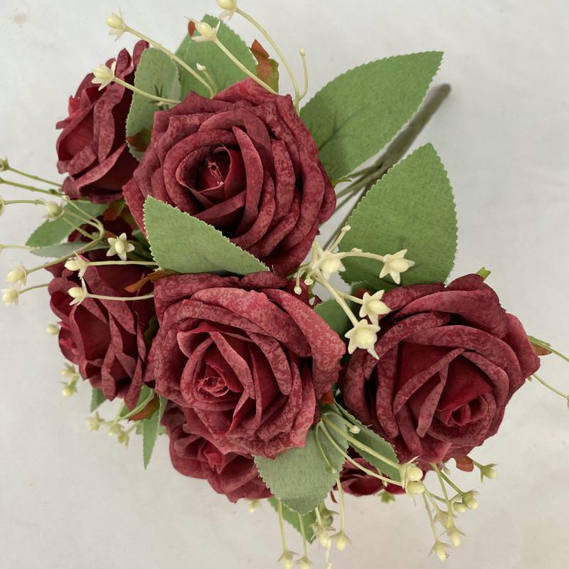 Искусственная композиция с розами в вазе для свадебной фотосъемки и оформления мероприятий