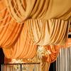 Оранжевая свадебная марля для декора потолка и стола