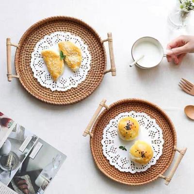 Круглый плетеный поднос для фруктов из ротанга, устойчивый к деформации, наслаждайтесь закусками, плетеный поднос для сервировки дома