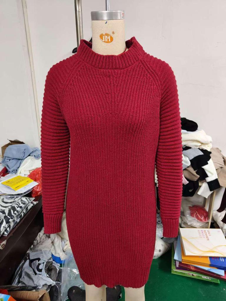 Платье-свитер с высоким воротником Осень/Зима 2024: Женский трикотаж с длинным рукавом в европейском и американском стиле