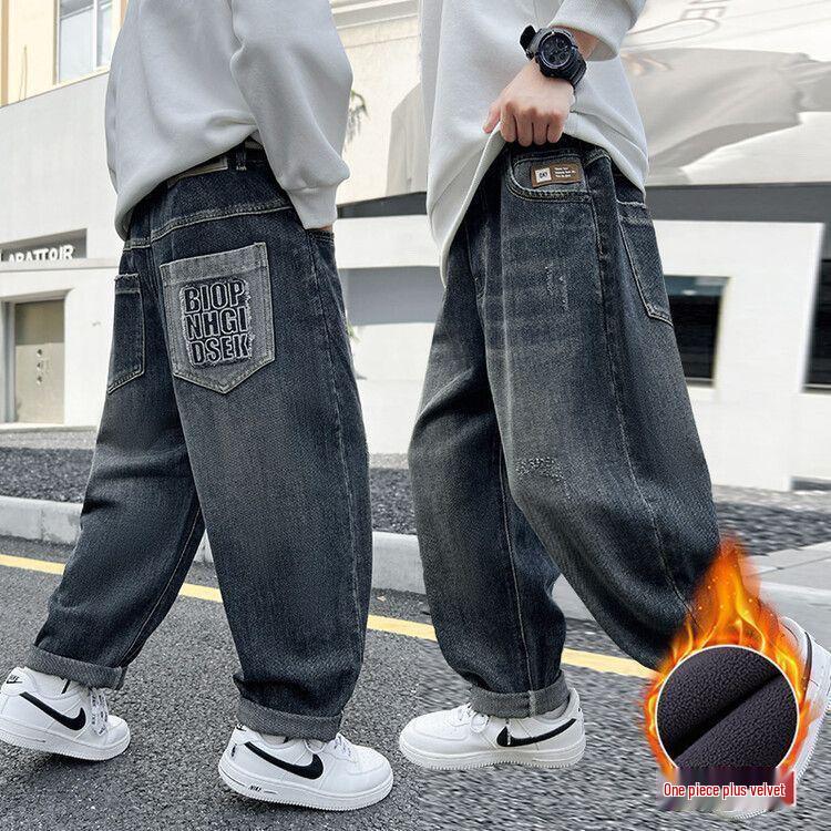 Джинсы для мальчиков на флисовой подкладке: Весенне-осенние свободные повседневные брюки в корейском стиле для детей среднего и старшего возраста 2025.