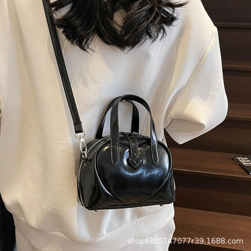 Niche design love shell bag women's 2025 spring and summer new soft leather fashion handbag messenger small bag