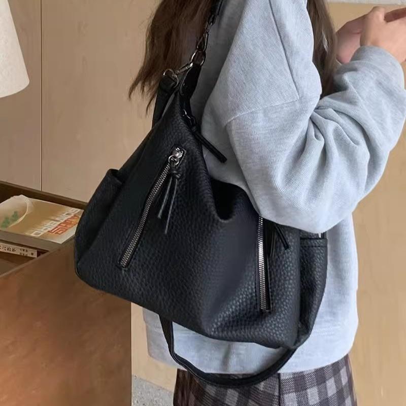 Ielgy Korean Niche Underarm Bag Women's Trendy Fashion Retro Portable Tote Bag