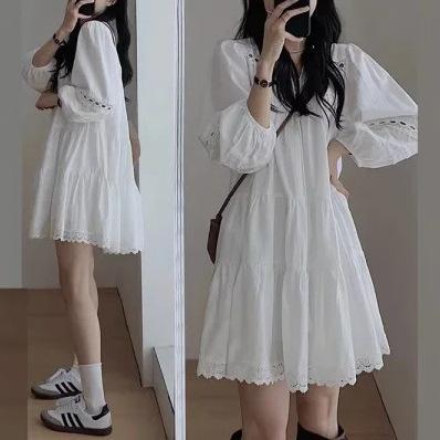 Bohemian ethnic style medium and long white dress, looking for that lace hollow fairy skirt tide