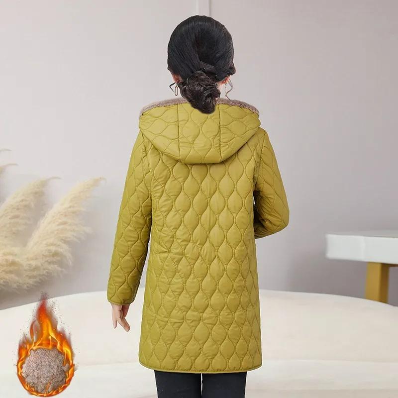 Мамина куртка средней длины с подкладкой Зимняя в западном стиле Плюс бархатная толстая куртка с капюшоном Модная куртка для среднего возраста Куртка с подкладкой