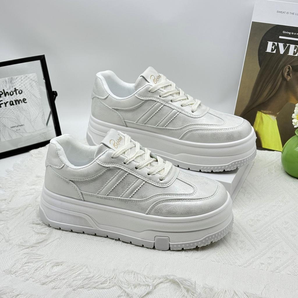 Platform White Shoes Women's 2025 Spring New Casual Sports Shoes Retro Versatile Small Height Increase Popular Board Shoes