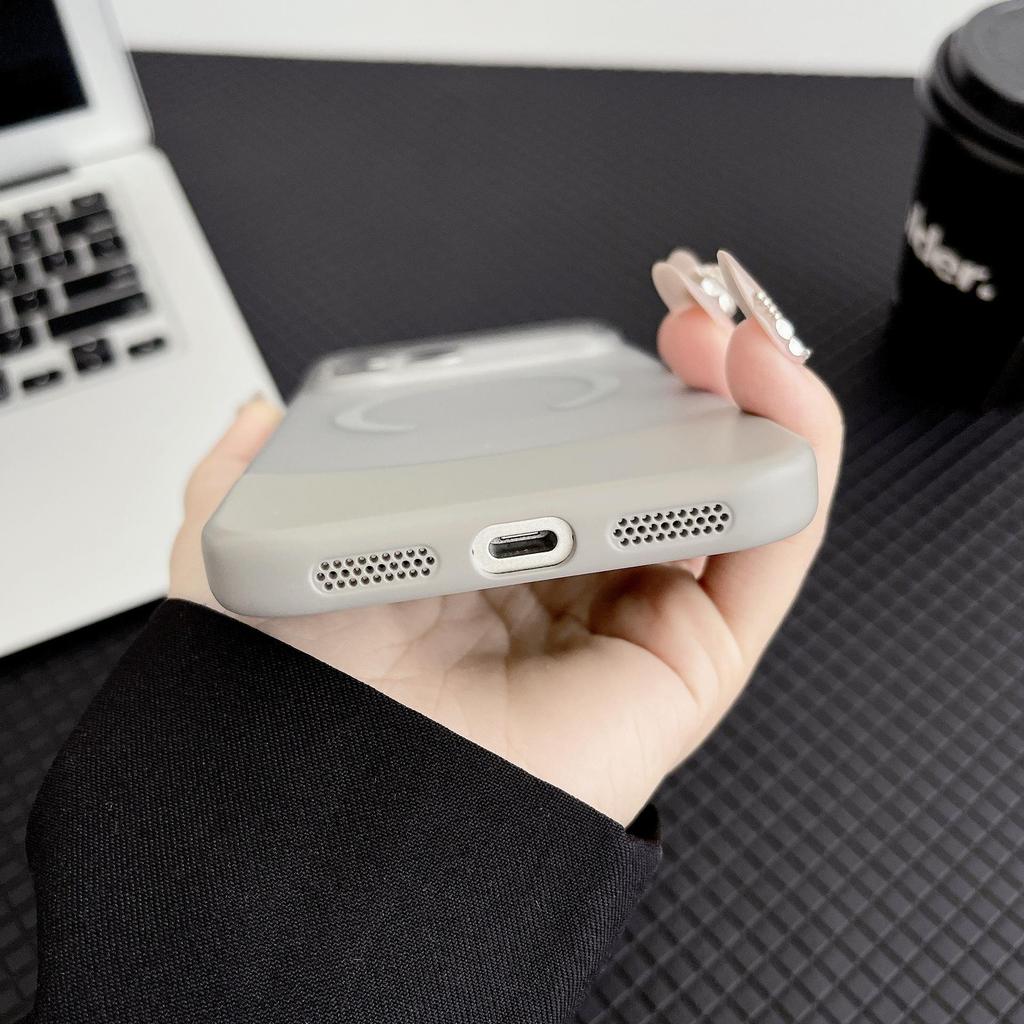 Магнитный чехол для iPhone 16: Полупрозрачный, Матовый, Ощущение кожи, Защита с большими отверстиями, Совместим с моделями 15/14