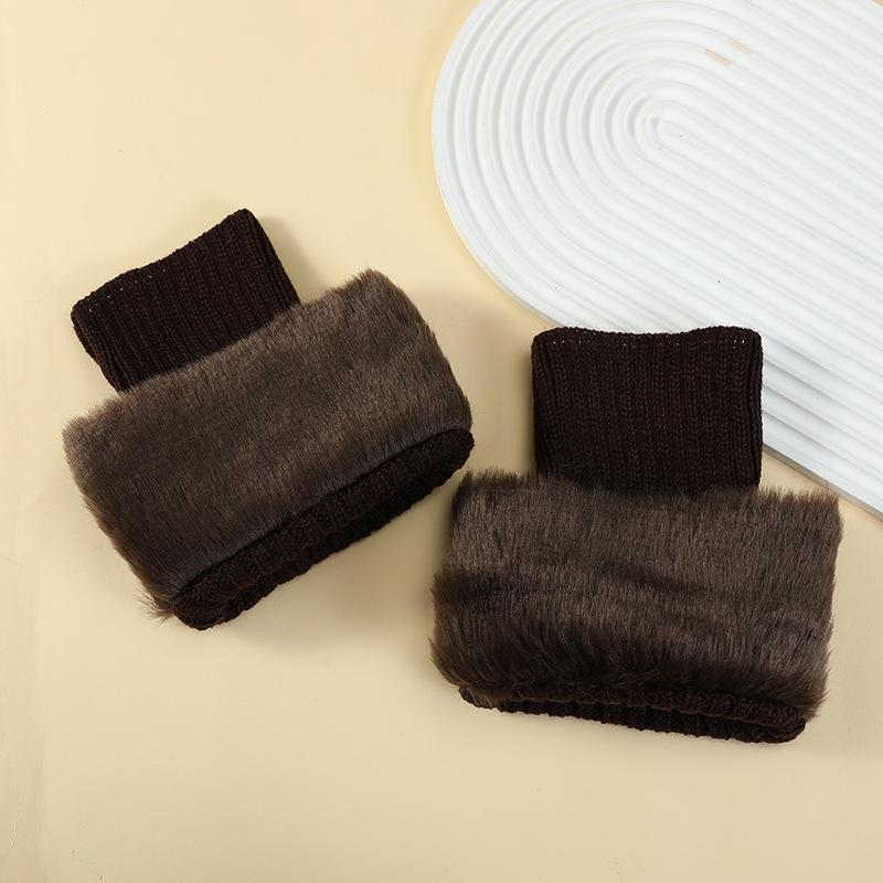 Женские пушистые вязаные гетры – однотонные, короткие, с отворотами, для осени и зимы.