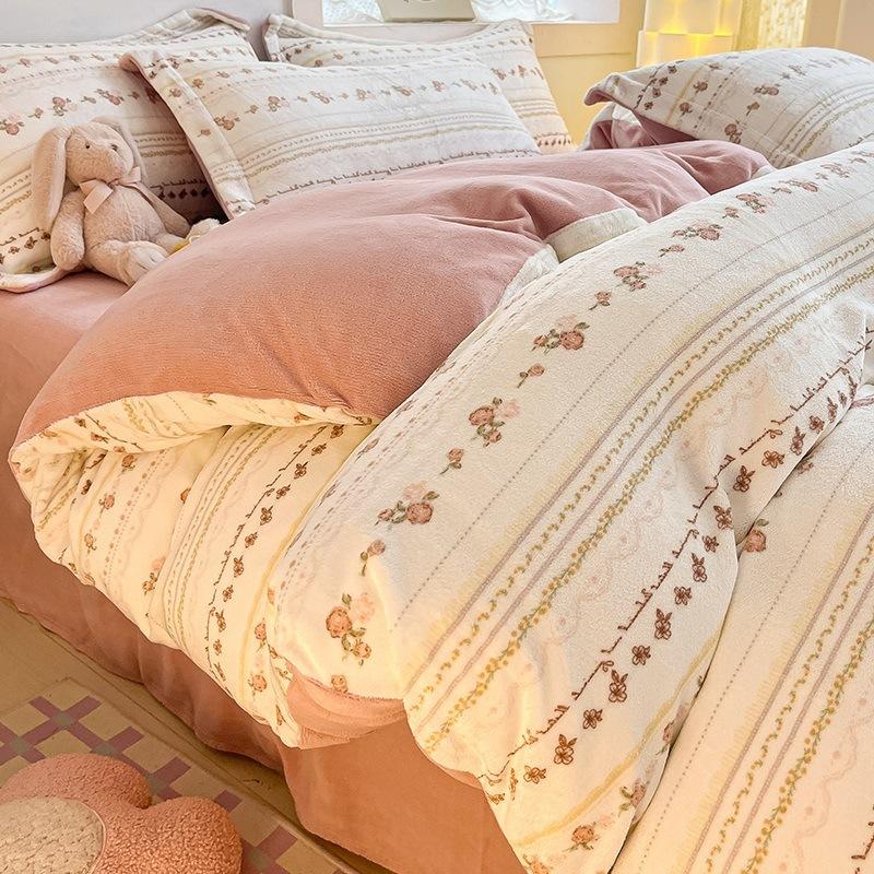 Зимний утолщенный молочный бархатный комплект из четырех предметов плюс бархатное теплое коралловое бархатное пододеяльник, фланелевая простыня, пододеяльник, постельное белье