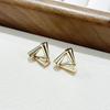 Конические треугольные серьги созданы как изысканные, маленькие, высококачественные, модные, простые и универсальные серьги.