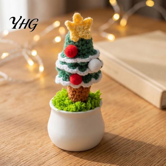 Handmade Wool Desktop Decorations Hand Crochet Potted Christmas Tree, Creative Knitted Plant, Mini Crocheted Winter Ornaments Cute Home Decorations,