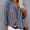 Свободная женская рубашка большого размера в мягкую полоску на пуговицах с v-образным вырезом