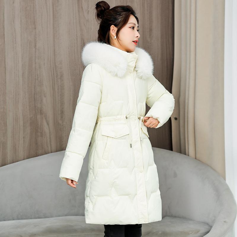 Средние и длинные облегающие модели одежды с меховым воротником на хлопковой подкладке, новые тонкие и теплые модели одежды на хлопковой подкладке, а также облегающие пальто в зарубежном стиле.