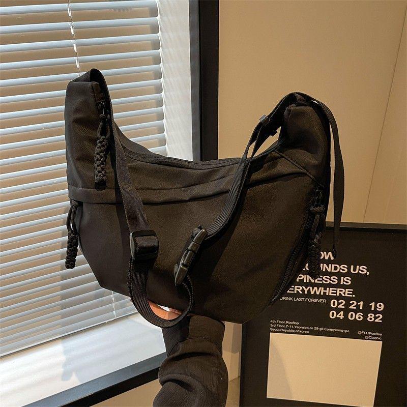 Large Capacity Casual Dumpling Crossbody Bag: Trendy Commute & Travel Shoulder Bag for Women