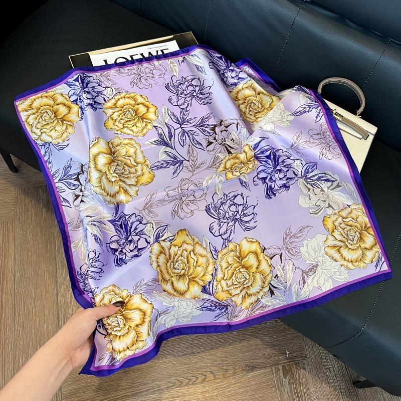 Spring and summer square scarf Korean version of women's scarf decorative binding wrist exquisite foreign style neck protection windproof headscarf