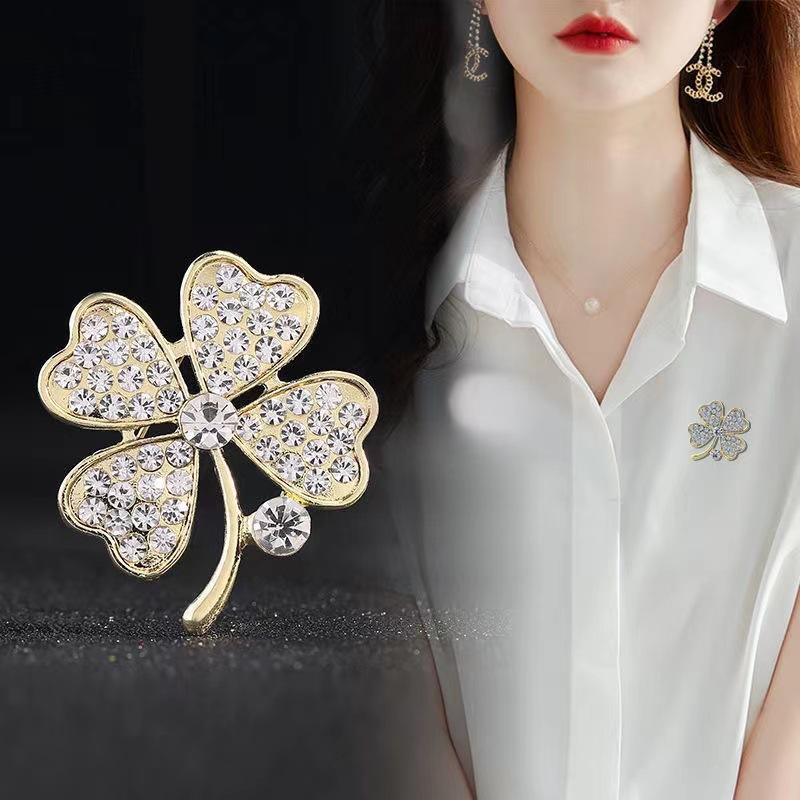 Брошь Lucky Clover Женская антибликовая корсажная одежда Аксессуары Платье Clover Яркое и блестящее